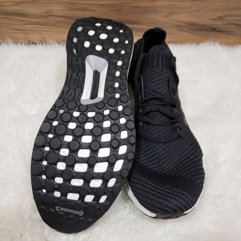 New Adidas Ultraboost Black Running Shoes - Picture 5 of 8